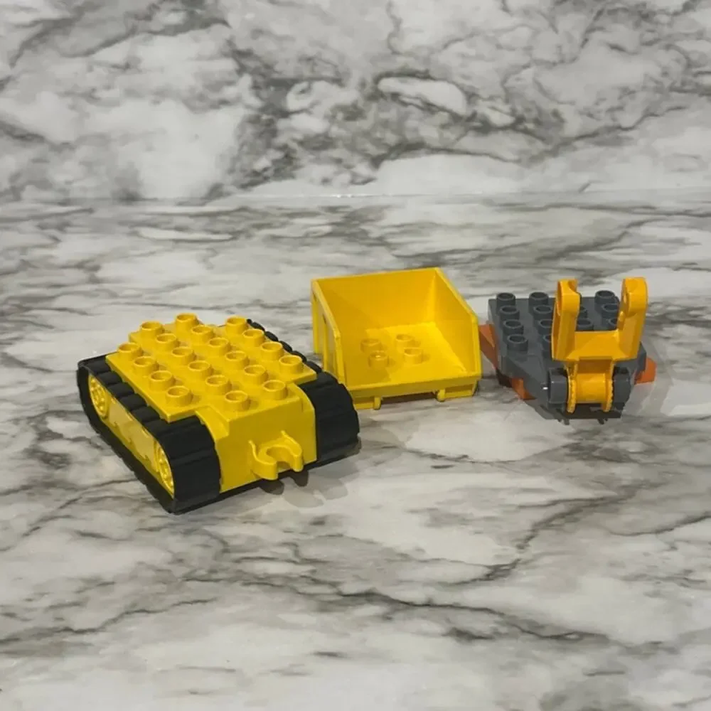 Lego Duplo construction pieces